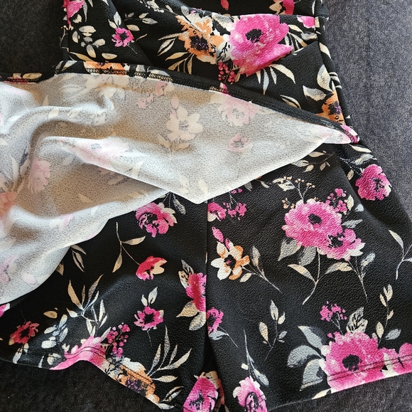 Floral Romper - Picture 3 of 4